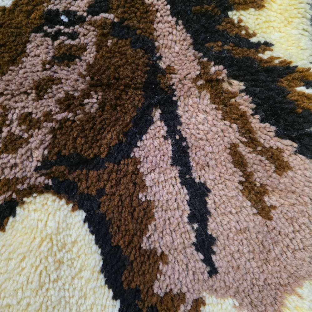 Vintage Latch Hook Horse Head Rug Wall Hanging Brown Cream Shaggy Textile Art - Picture 6 of 9